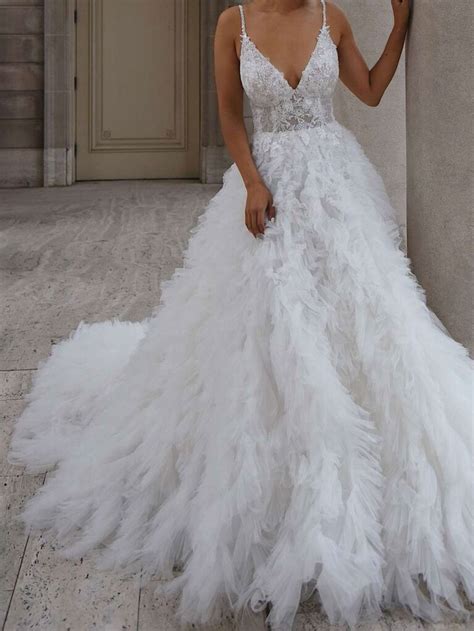 99 Feather Wedding Dress Ideas to Elevate Your Nuptial Style