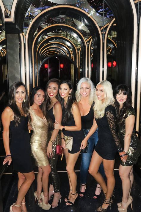 99 Vegas Dress Ideas to Set the Strip Ablaze