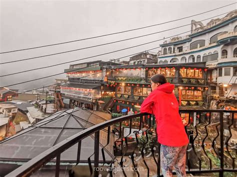 99.9% of Tourists Haven't Experienced THIS Secret Side of Jiufen