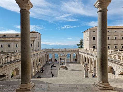 A Abadia de Monte Cassino: Um Símbolo de Fé, História e Cultura