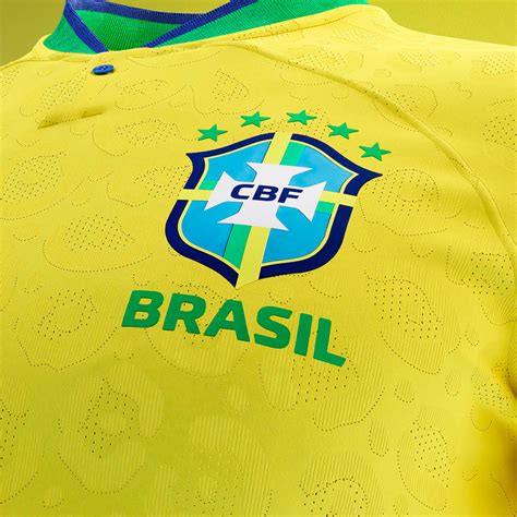 A Camisa da Seleção Brasileira: Símbolo Nacional e Objeto de Desejo