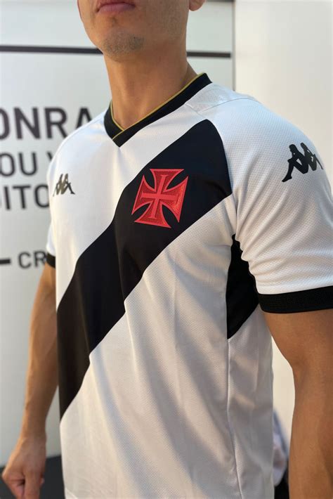 A Camisa do Vasco: Um Símbolo de Paixão e Identidade