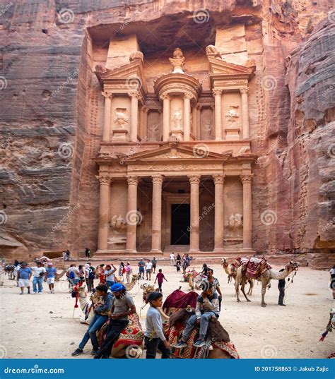 A City Carved in Stone: The Origins and Development of Petra