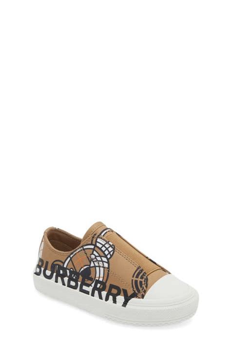 A Comprehensive Guide to Burberry Infant Shoes: Ensuring Comfort and Style for Tiny Feet