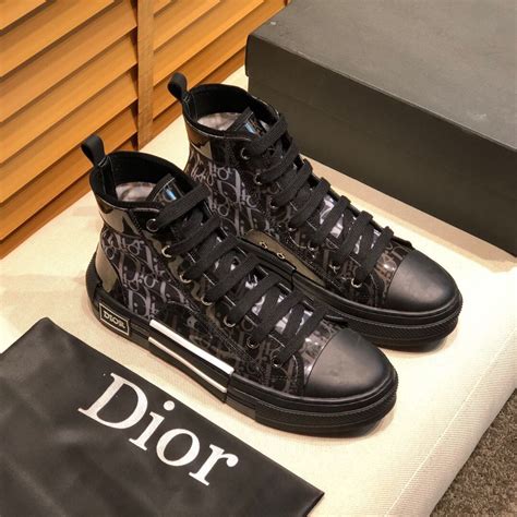 A Comprehensive Guide to Christian Dior Men's Sneakers: Style, Comfort, and Heritage