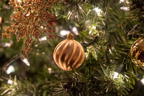 A Comprehensive Guide to Dazzling Christmas Ornaments: Enhance the Charm of Your Holiday Decor