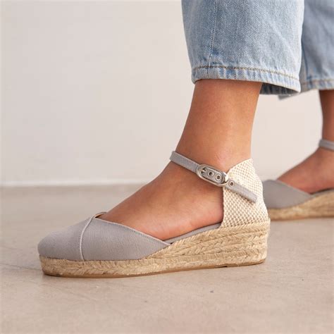 A Comprehensive Guide to Espadrille Flats: Timeless Style and Comfort