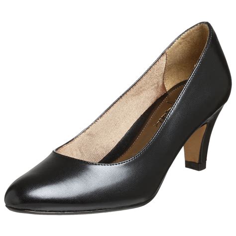 A Comprehensive Guide to Finding the Perfect Wide Dress Shoes for Women