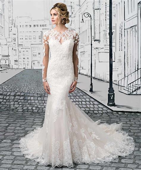 A Comprehensive Guide to Flattering Wedding Dresses for Petite Women