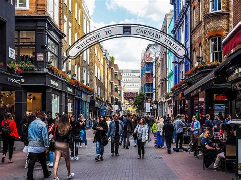 A Comprehensive Guide to Navigating the Bustling Streets of Soho