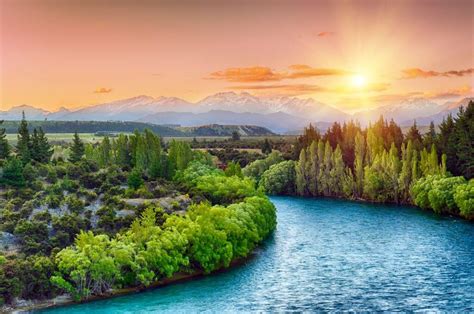 A Comprehensive Guide to New Zealand: Nature's Paradise at the Edge of the World