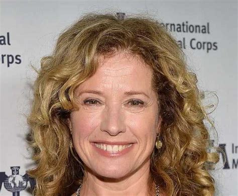 A Comprehensive Guide to Understanding Nancy Travis's Acting Career and Beyond