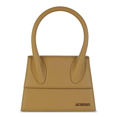 A Comprehensive Guide to the Iconic Jaquemus Bags: Style, Impact, and Investment Potential