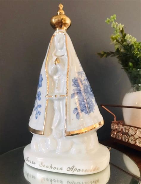 A Delicadeza e o Encanto de Nossa Senhora Porcelana