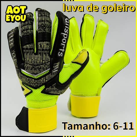 A Luva de Goleiro Infantil: O Protetor Vital para Pequenos Gigantes