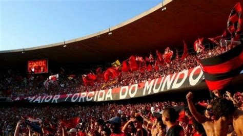 A Maior Torcida do Mundo: Um Fenômeno Brasileiro