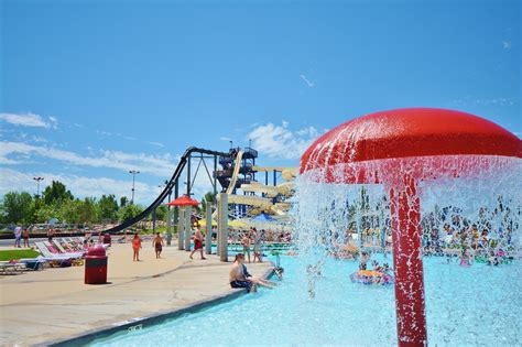 A Paradise of Aquatic Adventures: 500,000 Gallons of Splashing Fun