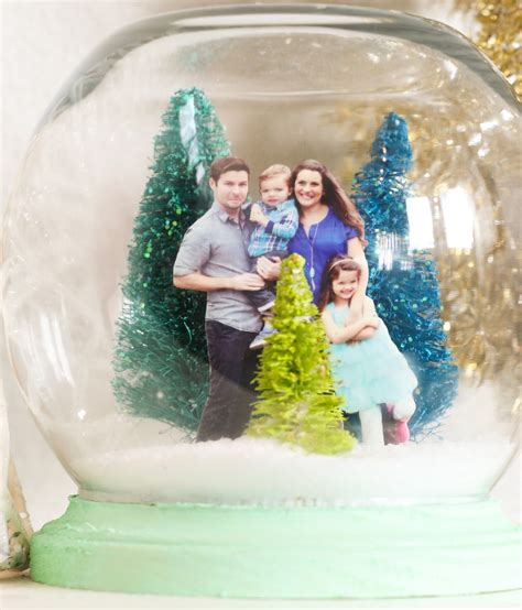 A Snowglobe Christmas and a Gift of Family Kindle Editon