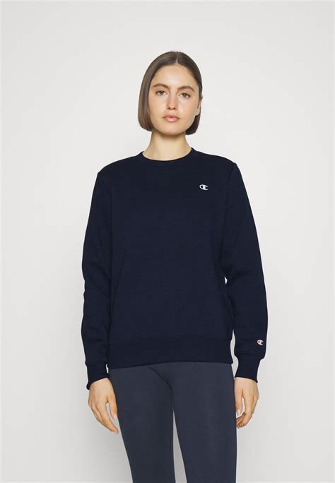 A Timeless Classic: Exploring the Enduring Popularity of the Champion Crewneck Sweatshirt