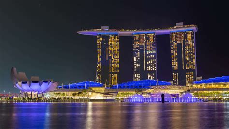 A Towering Landmark in the Heart of Singapore