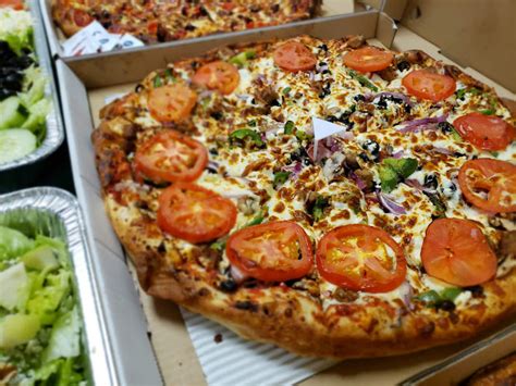 A Triptych of Everett's Finest: Where to Find the Best Pizza in Town