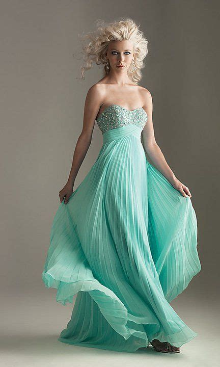 A Vision of Elegance: The Allure of Mint Green Formal Dresses