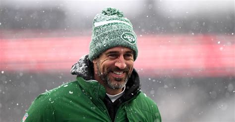 Aaron Rodgers: The Art of Longevity, Performance, and Leadership