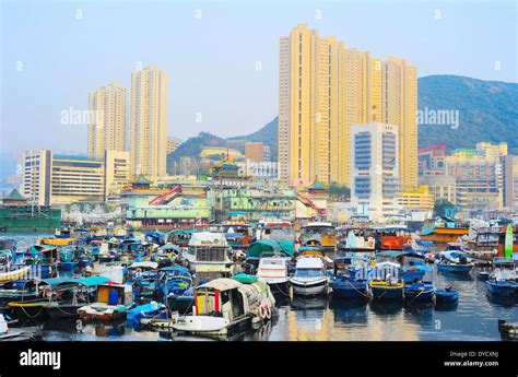 Aberdeen Harbour: Hong Kong's 1,000-Year-Old Floating Village