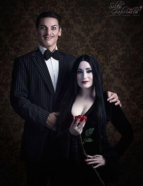 Addams Family Morticia Cosplay: Embracing the Enigmatic Matriarch