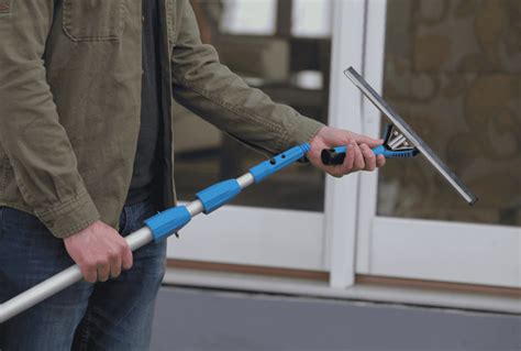 Advantages of Extending Pole Window Cleaning