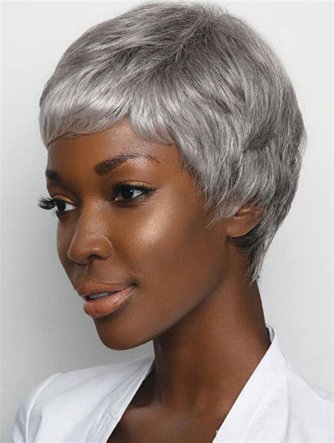 Advantages of Short Gray Wigs: