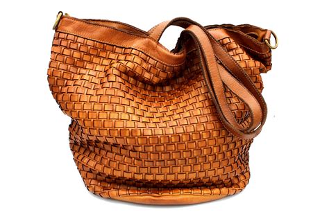 Advantages of Woven Leather Totes