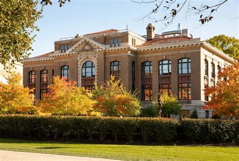 Advantages of the Syracuse Office of Admissions: