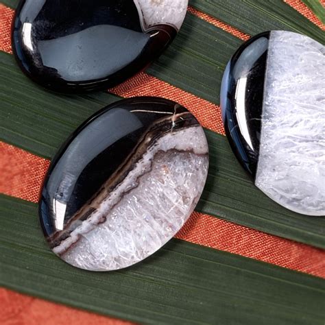 Agate: The Stone of Strength and Stability