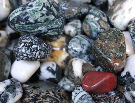 Agate and Jasper: Nature's Masterpieces for Adornment and Well-being