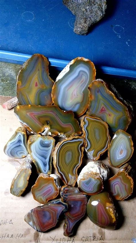 Agates: Colorful and Mysterious Wonders