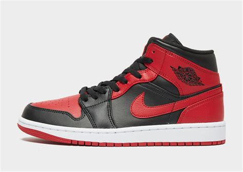 Air Jordan 1 Mid shoe