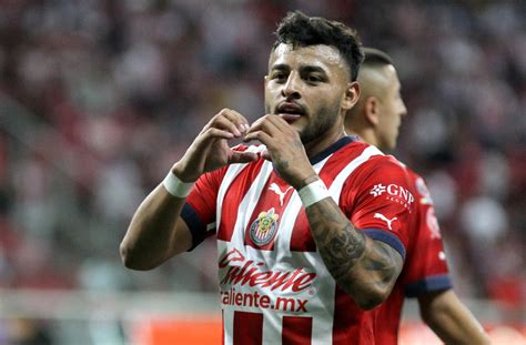 Alexis Vega: Un Diamante Mexicano Brillando en Chivas y la Selección Nacional