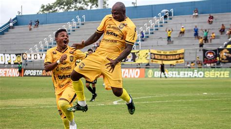 Amazonas FC x Volta Redonda: Um Duelo de Gigantes no Futebol Brasileiro