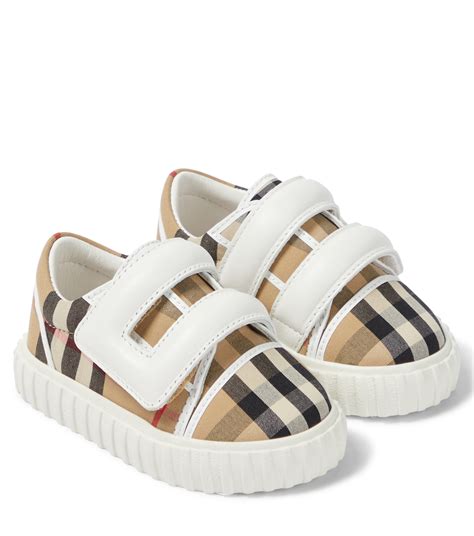 An Exhaustive Guide to Infant Burberry Shoes: Adorning Tiny Tots in Luxury