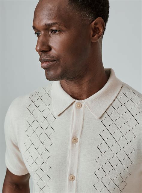 An Introduction to Knit Men's Shirts: A Symbiosis of Comfort and Sophistication