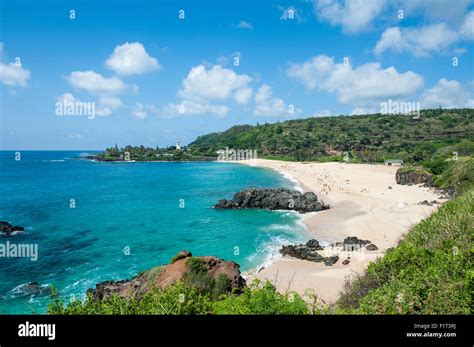 An Introduction to Waimea Bay Beach Park: Oahu's North Shore Gem