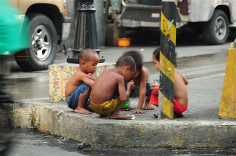 An immersive film experience exploring the lives of Manila's street children