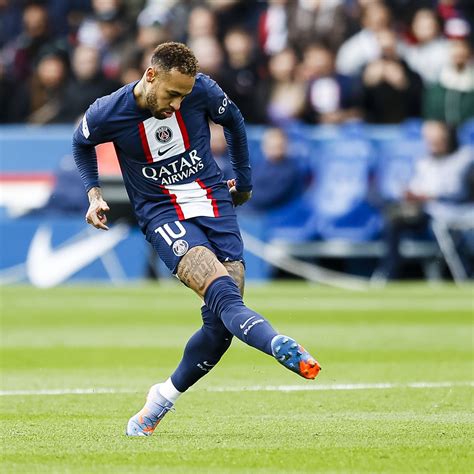 Analyzing Neymar's Exceptional Skills