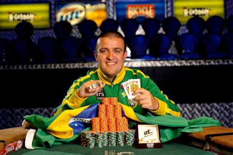 André Akkari: Um Titã do Poker Brasileiro e Pioneiro dos Esportes Eletrônicos