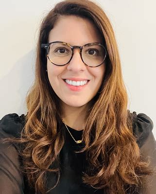 Andrea Dos Santos: The Rising Star in Marketing and Brand Building