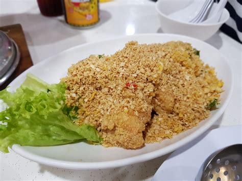 Ang Mo Kio Fish Head Steamboat: The Ultimate Seafood Delight in 2025!