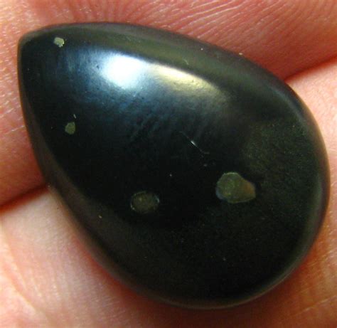 Apache Tears Jewelry: A Guide to the History, Properties, and Uses of Obsidian