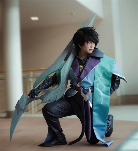 Aphelios Cosplay: Transform into the Moonlight Sentinel with Exquisite Craftsmanship