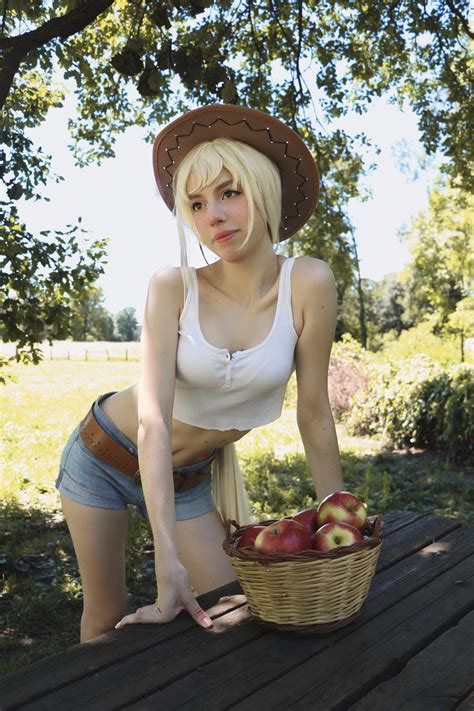 Applejack Cosplay: Embodying the Courageous Farmhand from My Little Pony